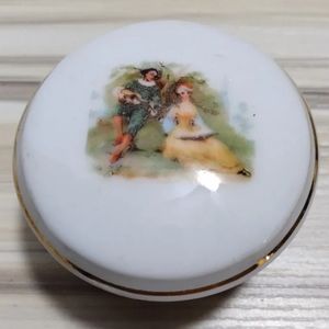 Vintage 1940's 2-1/2 in Round Czecho-Slovakia Porcelain Trinket / Dresser box